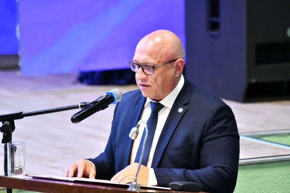 Все уже, конечно, знают, что во вторник губернатор Сахалинской области Валерий Лимаренко провёл встречу с жителями Итурупа Все уже, конечно, знают, что во вторник губернатор Сахалинской области Валерий Лимаренко провёл встречу с жителями Итурупа