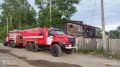 В Тымовском огонь охватил квартиру в заброшенном доме