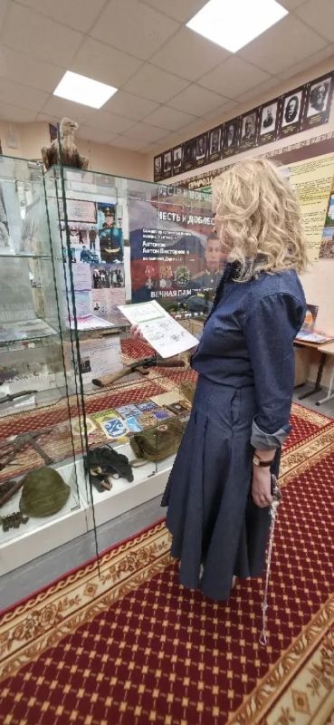 В школьном музее Курильска открыли витрину, где бережно собраны личные вещи выпускника местной школы и Героя, который отдал жизнь, исполняя свой воинский долг В школьном музее Курильска открыли витрину, где бережно собраны личные вещи выпускника местной школы и Героя, который отдал жизнь, исполняя свой воинский долг
