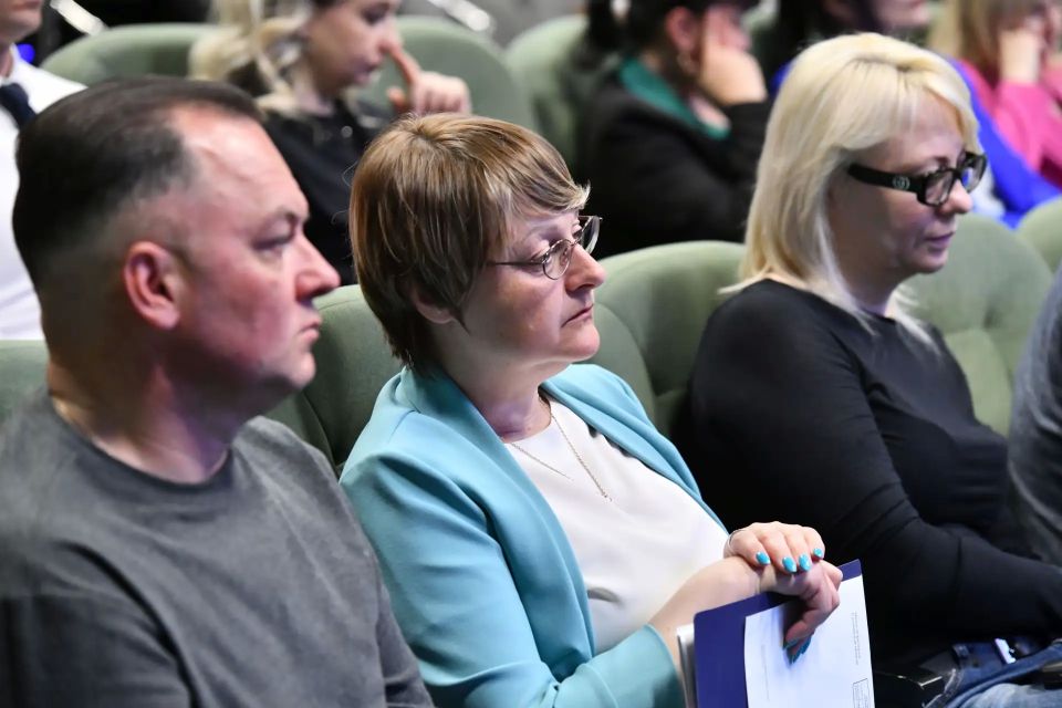 Все уже, конечно, знают, что во вторник губернатор Сахалинской области Валерий Лимаренко провёл встречу с жителями Итурупа Все уже, конечно, знают, что во вторник губернатор Сахалинской области Валерий Лимаренко провёл встречу с жителями Итурупа