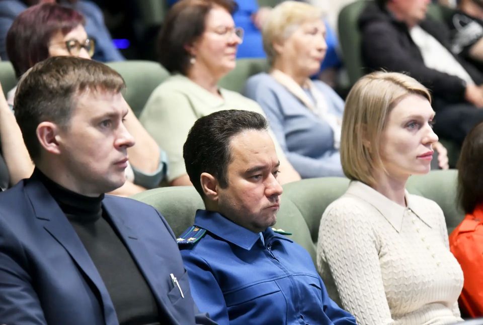 Все уже, конечно, знают, что во вторник губернатор Сахалинской области Валерий Лимаренко провёл встречу с жителями Итурупа Все уже, конечно, знают, что во вторник губернатор Сахалинской области Валерий Лимаренко провёл встречу с жителями Итурупа