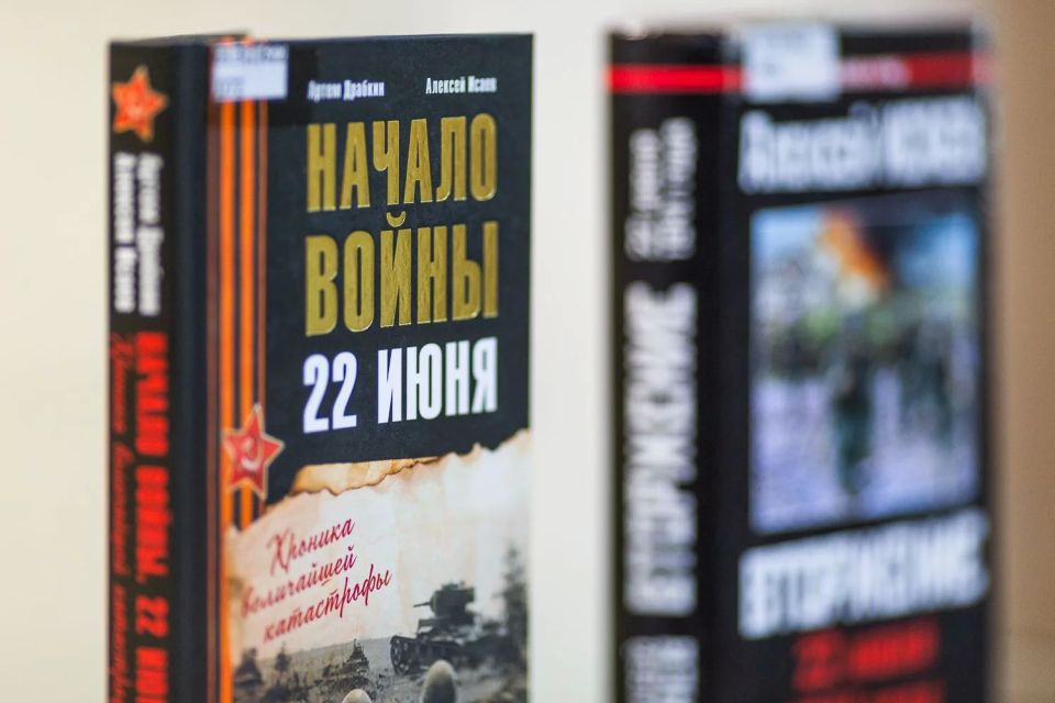 Выставка-хроника первых дней войны открылась в СахОУНБ Выставка-хроника первых дней войны открылась в СахОУНБ