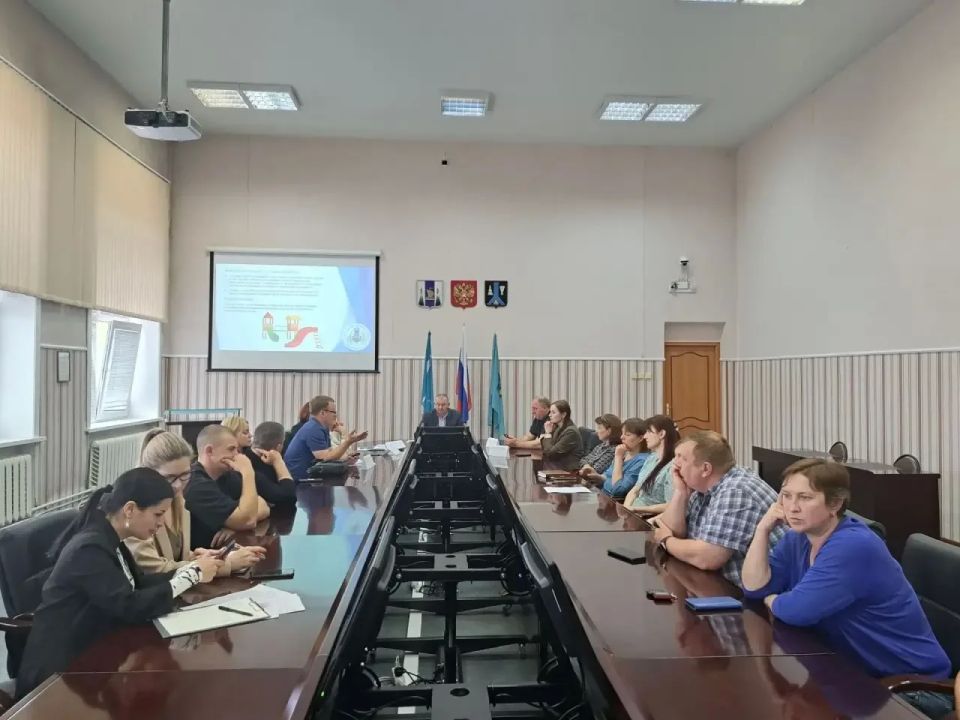 В Тымовском проверили качество содержания дворов и обсудили вопросы ЖКХ с жителями в рамках проекта «Управдом» В Тымовском проверили качество содержания дворов и обсудили вопросы ЖКХ с жителями в рамках проекта «Управдом»