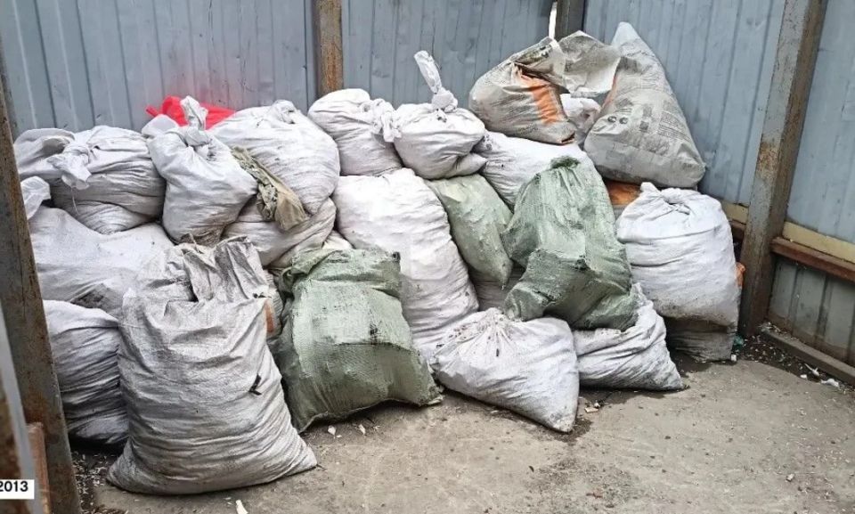 Бетон, шины и ветки у баков сахалинцам придется вывозить самим Бетон, шины и ветки у баков сахалинцам придется вывозить самим