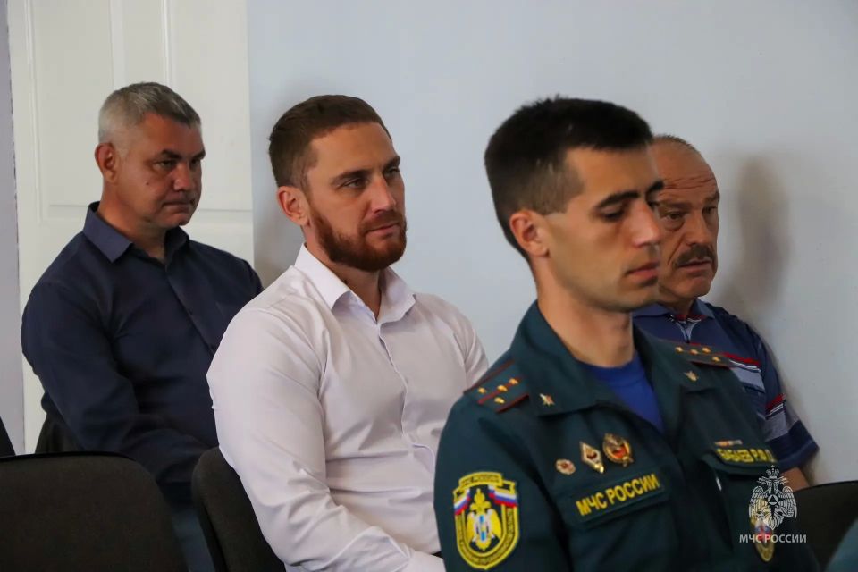 Вопросы совершенствования пожарной охраны региона обсудили в МЧС Сахалина Вопросы совершенствования пожарной охраны региона обсудили в МЧС Сахалина