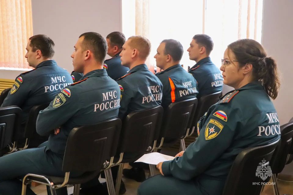Вопросы совершенствования пожарной охраны региона обсудили в МЧС Сахалина Вопросы совершенствования пожарной охраны региона обсудили в МЧС Сахалина