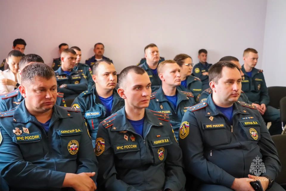 Вопросы совершенствования пожарной охраны региона обсудили в МЧС Сахалина Вопросы совершенствования пожарной охраны региона обсудили в МЧС Сахалина
