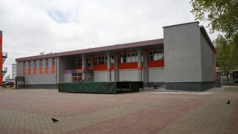 В Ногликах завершили капитальный ремонт фасада районного центра досуга