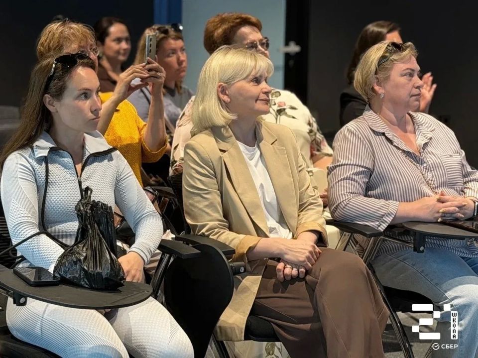 Учителя Сахалинской области изучили возможности искусственного интеллекта на мастер-классе в «Школе 21» Учителя Сахалинской области изучили возможности искусственного интеллекта на мастер-классе в «Школе 21»