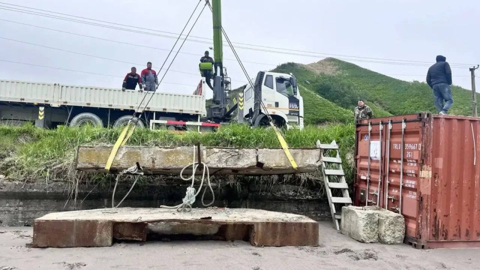На Сахалине приступили к удалению судна «Капитан Лобунец» На Сахалине приступили к удалению судна «Капитан Лобунец»
