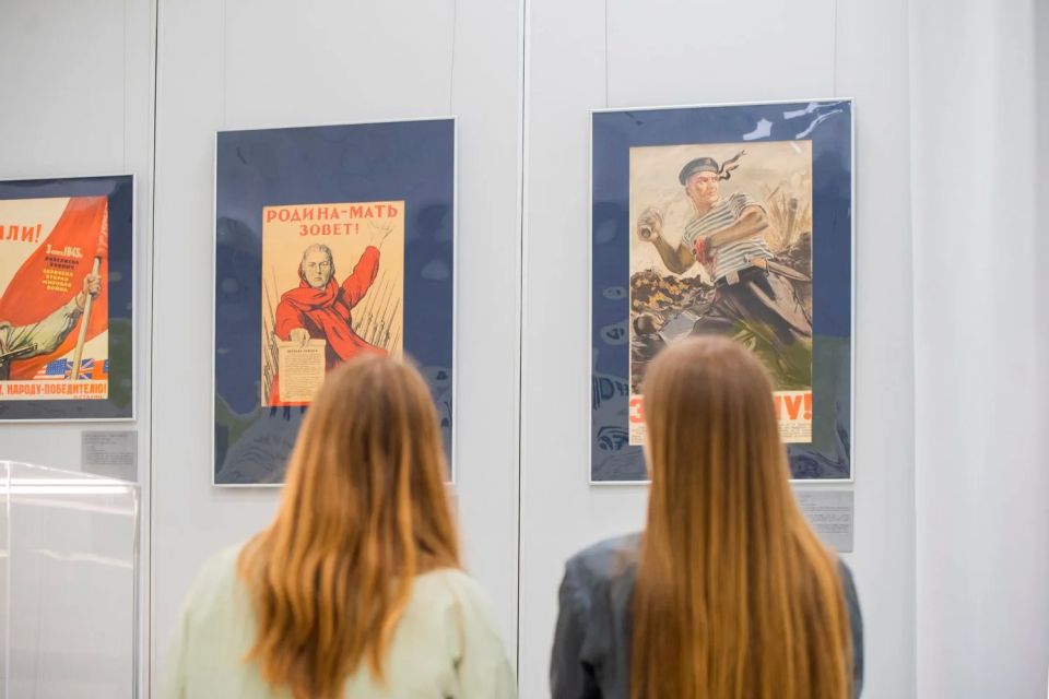 В Музейно-мемориальном комплексе «Победа» открылась передвижная выставка «Военный плакат» В Музейно-мемориальном комплексе «Победа» открылась передвижная выставка «Военный плакат»
