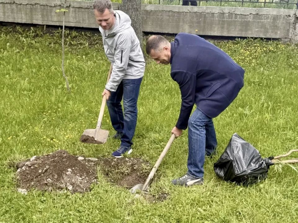 Коллектив нашего министерства с удовольствием присоединился к реализации пилотного проекта «Моё деревов парке»! Коллектив нашего министерства с удовольствием присоединился к реализации пилотного проекта «Моё деревов парке»!