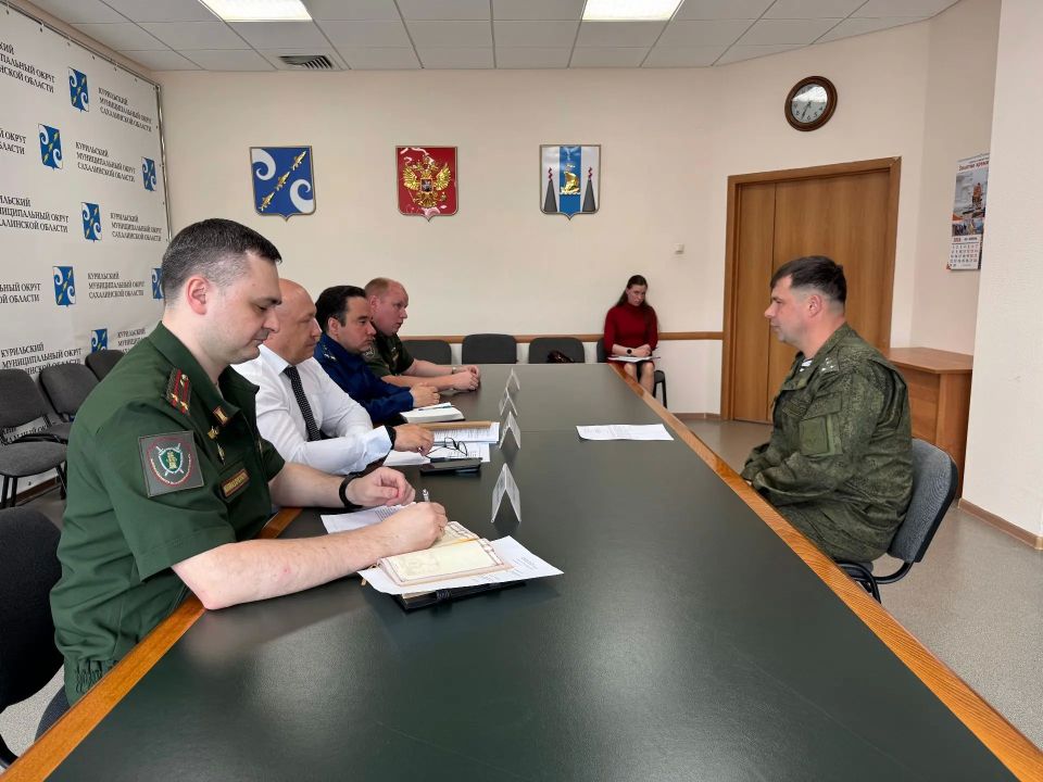 В Курильске комиссией военной прокуратуры Восточного военного округа (ВВО) в рамках оказания помощи вновь назначенному прокурору гарнизона Горячие Ключи был проведён личный приём граждан с участием военнослужащих по... В Курильске комиссией военной прокуратуры Восточного военного округа (ВВО) в рамках оказания помощи вновь назначенному прокурору гарнизона Горячие Ключи был проведён личный приём граждан с участием военнослужащих по...