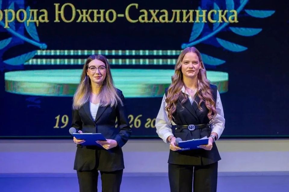 В Южно-Сахалинске отметили успехи талантливых учеников! В Южно-Сахалинске отметили успехи талантливых учеников!