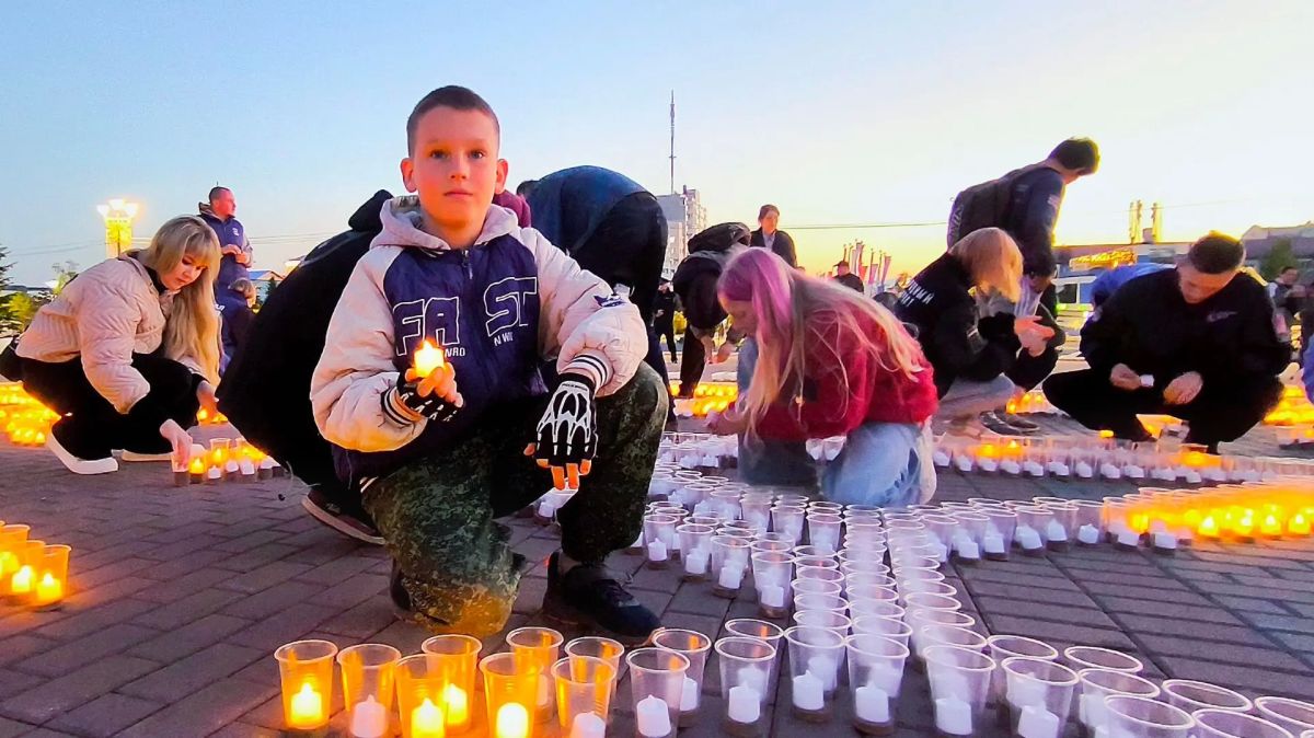 Мы помним.. В канун 85-й годовщины начала Великой Отечественной войны Единая Россия, волонтеры Победы, молодогвардейцы и неравнодушные жители проводят уже ставшую традиционной акцию «Огненные картины войны». По всей стране... Мы помним.. В канун 85-й годовщины начала Великой Отечественной войны Единая Россия, волонтеры Победы, молодогвардейцы и неравнодушные жители проводят уже ставшую традиционной акцию «Огненные картины войны». По всей стране...