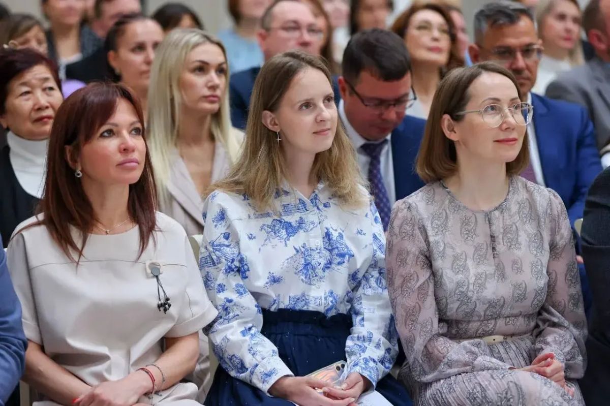 Елена Касьянова поздравила сахалинских медиков с наступающим профессиональным праздником Елена Касьянова поздравила сахалинских медиков с наступающим профессиональным праздником