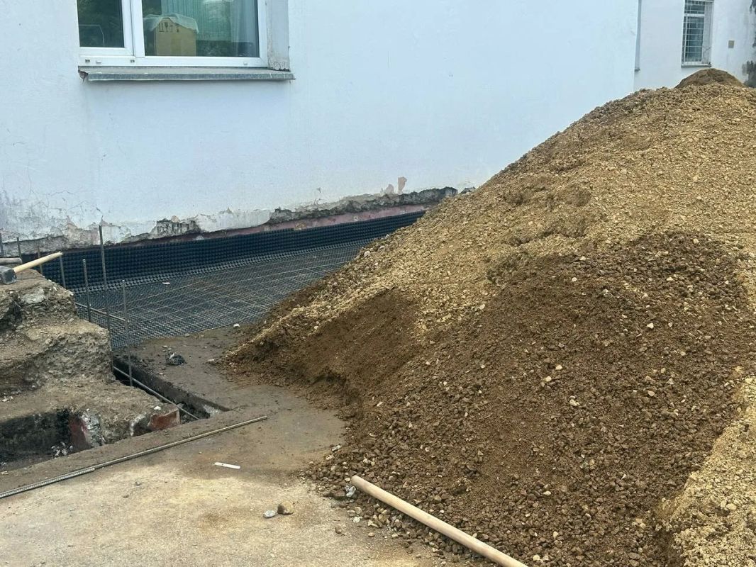 Фасад стационара Смирныховской ЦРБ преобразится Фасад стационара Смирныховской ЦРБ преобразится
