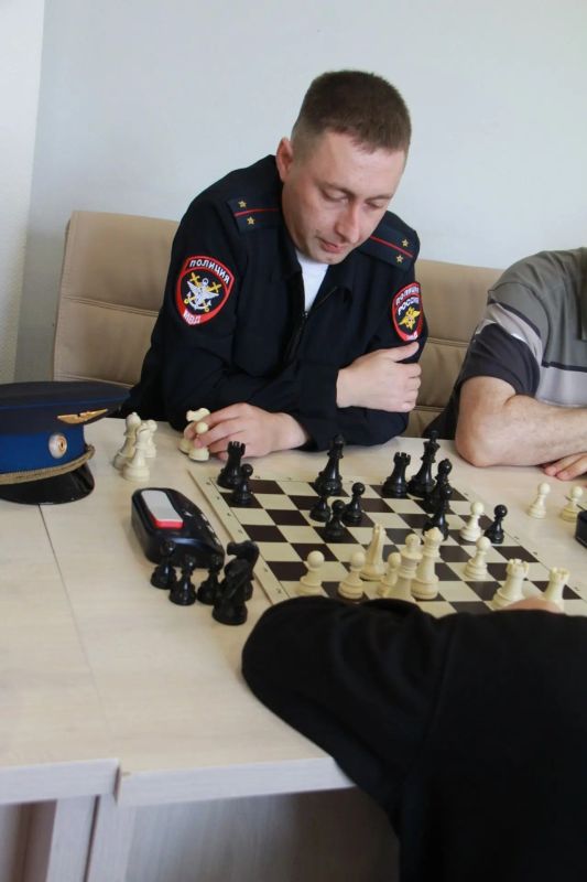 Юные шахматисты получили ценный опытв товарищеском шахматном матче с командой силовых структур Юные шахматисты получили ценный опытв товарищеском шахматном матче с командой силовых структур