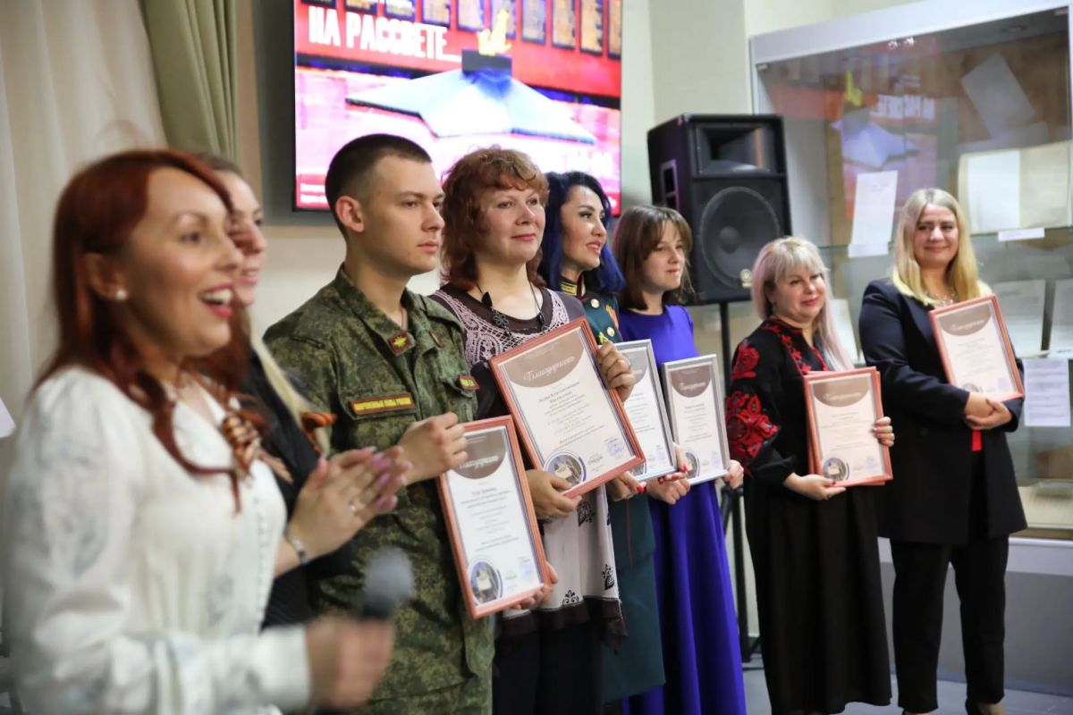 Тот самый день и час: акция «На рассвете» прошла в музее книги Чехова Тот самый день и час: акция «На рассвете» прошла в музее книги Чехова