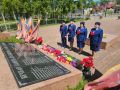 В День памяти и скорби работники городских, районных и специализированных прокуратур возлидили цветы к памятника павших героев