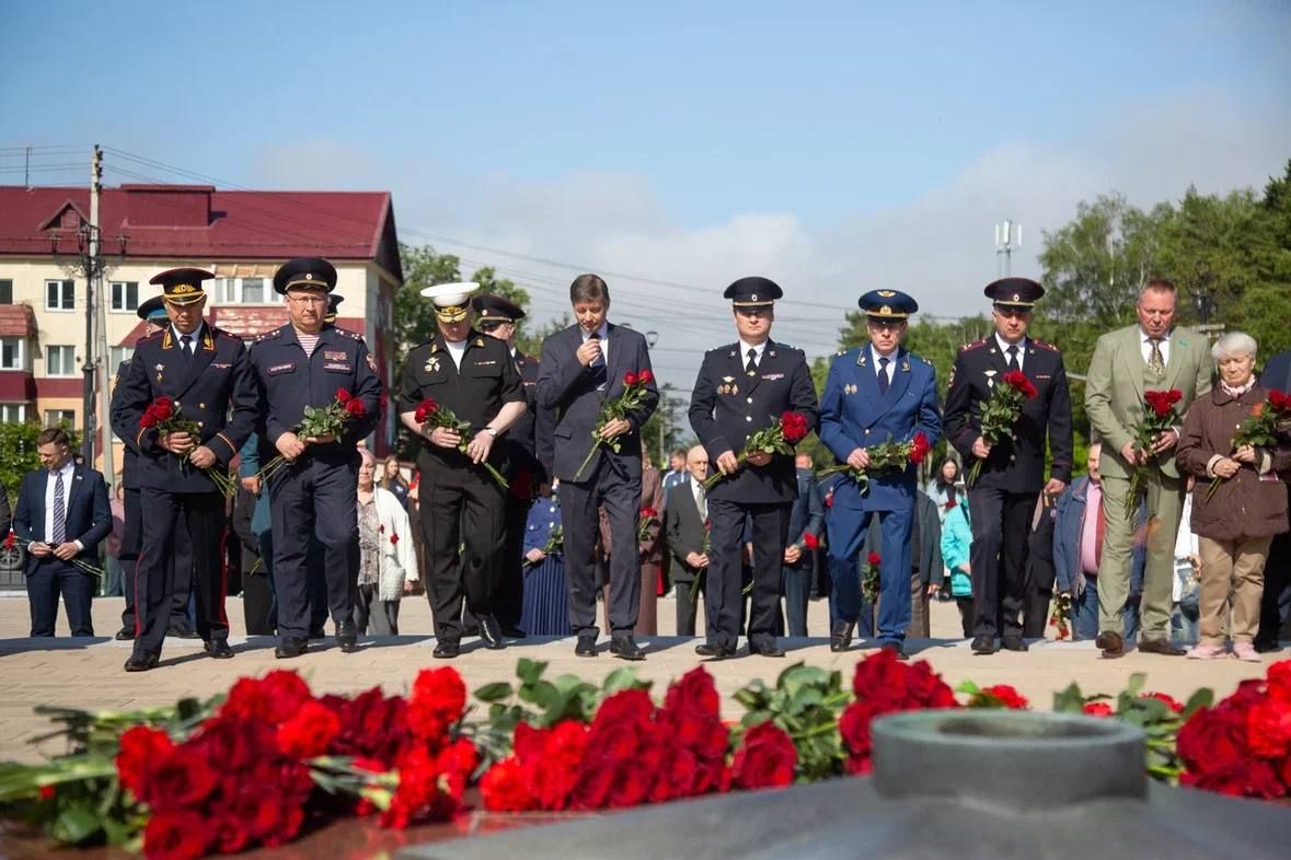 Начальник УМВД России по Сахалинской области , руководство и личный состав почтили память павших героев в День памяти и скорби Начальник УМВД России по Сахалинской области , руководство и личный состав почтили память павших героев в День памяти и скорби
