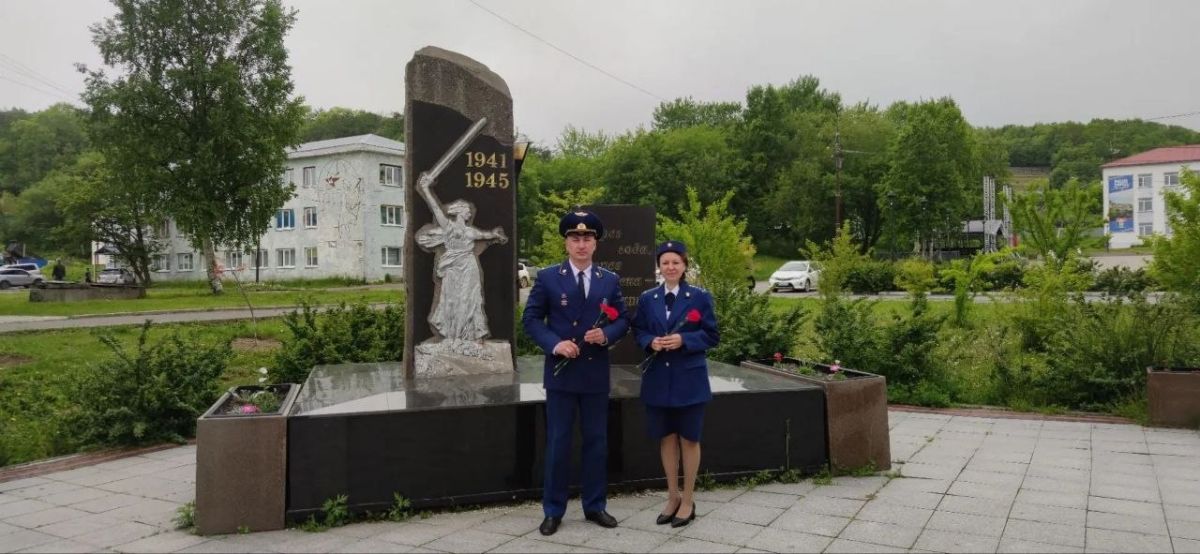 В День памяти и скорби работники городских, районных и специализированных прокуратур возложили цветы к памятникам павших героев В День памяти и скорби работники городских, районных и специализированных прокуратур возложили цветы к памятникам павших героев
