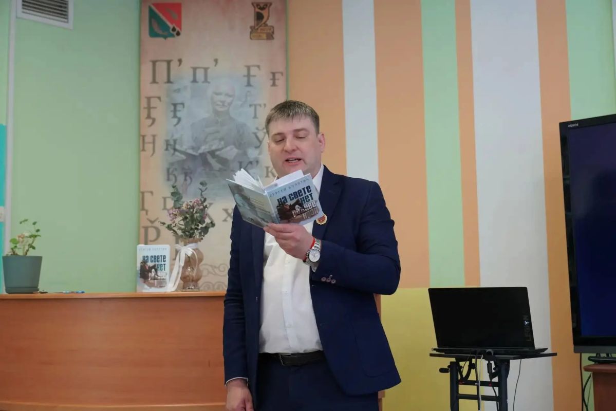 В библиотеке им. В.М. Санги в Ногликах состоялась душевная творческая встреча «Край души» с сахалинским поэтом Сергеем Болотиным