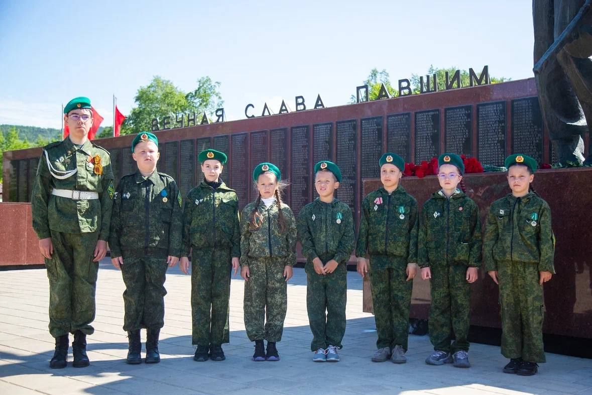 Начальник УМВД России по Сахалинской области , руководство и личный состав почтили память павших героев в День памяти и скорби Начальник УМВД России по Сахалинской области , руководство и личный состав почтили память павших героев в День памяти и скорби