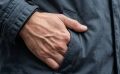 В Южно-Сахалинске судят рецидивиста, укравшего 130 тысяч рублей из куртки в кафе