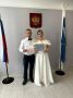 Сертификат на проверку репродуктивного здоровья вручили молодоженам в Тымовском районе