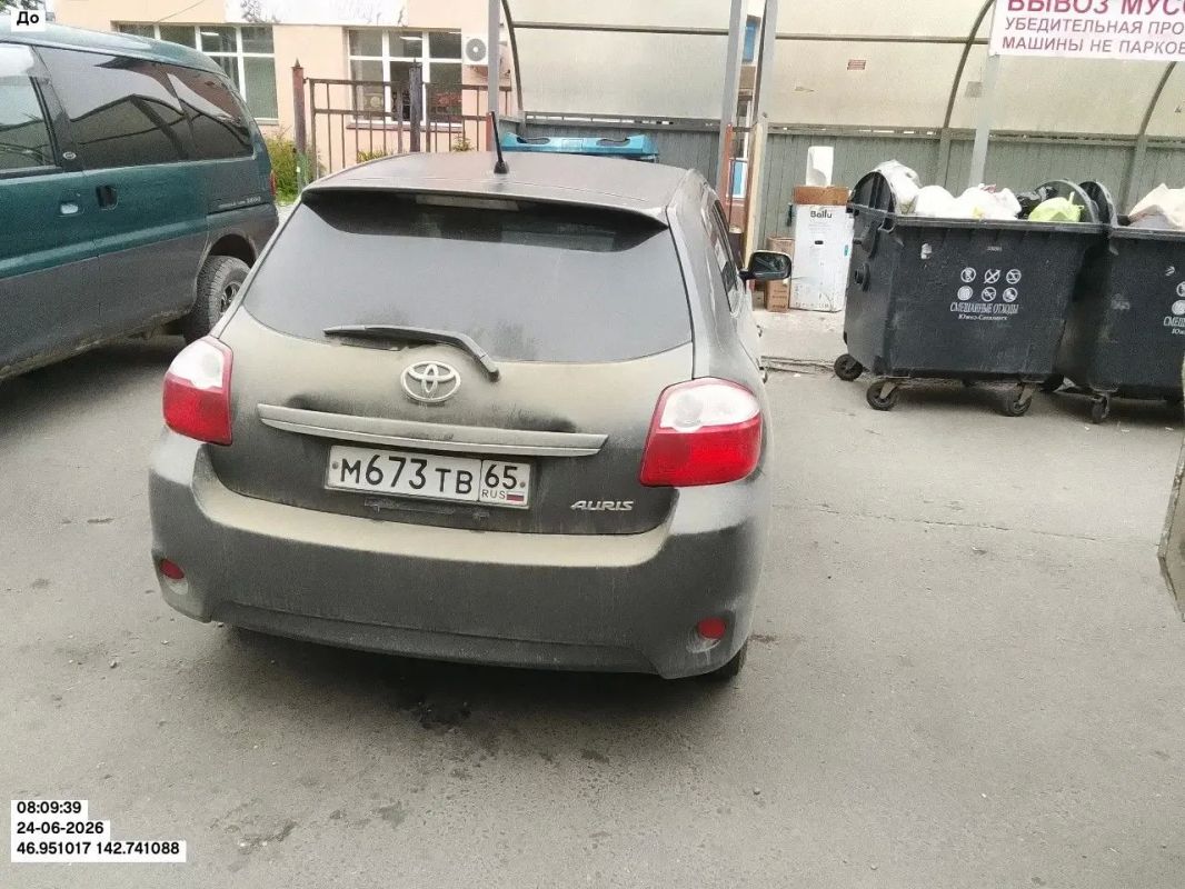 Припаркованные вблизи контейнерных площадок автомобили блокируют проезд спецтехники Припаркованные вблизи контейнерных площадок автомобили блокируют проезд спецтехники
