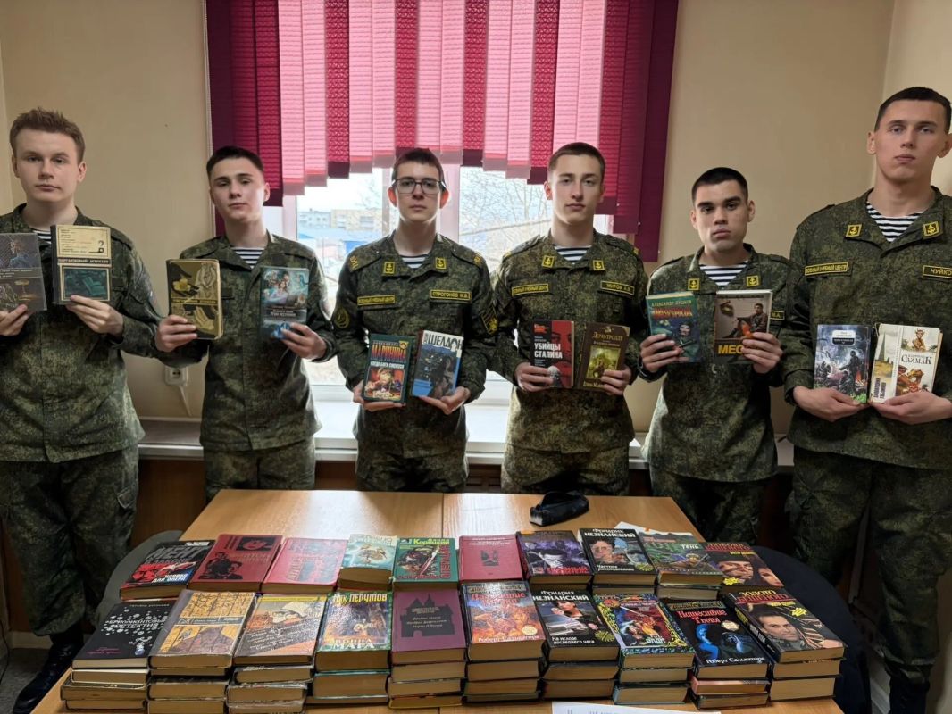 На Сахалине участники акции «Вузы для фронта» собрали более 1,5 тонн грузов для военнослужащих в зоне СВО На Сахалине участники акции «Вузы для фронта» собрали более 1,5 тонн грузов для военнослужащих в зоне СВО