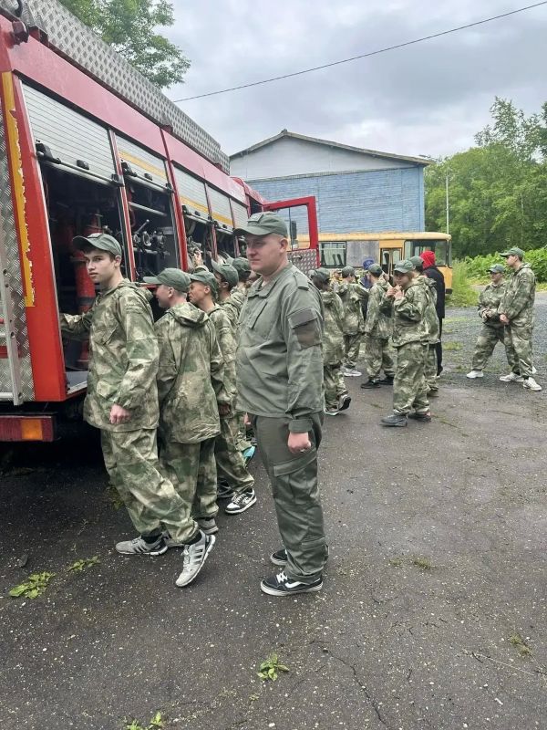 Пожарные посетили детский палаточный лагерь в Анивском районе Пожарные посетили детский палаточный лагерь в Анивском районе