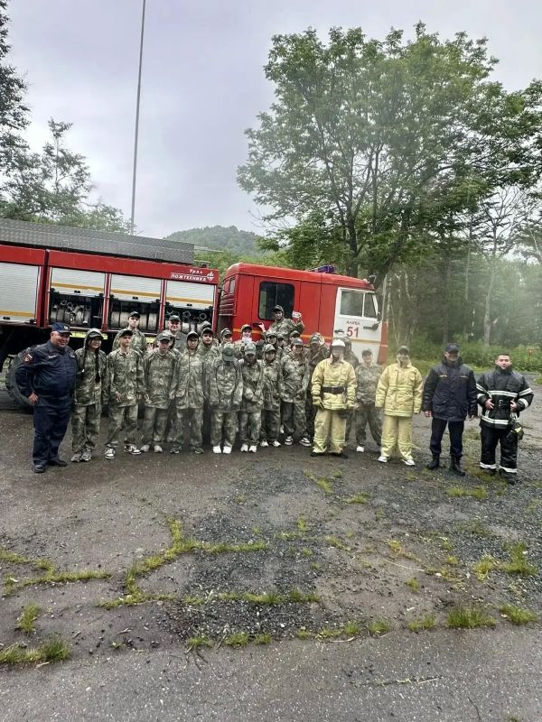 Пожарные посетили детский палаточный лагерь в Анивском районе Пожарные посетили детский палаточный лагерь в Анивском районе