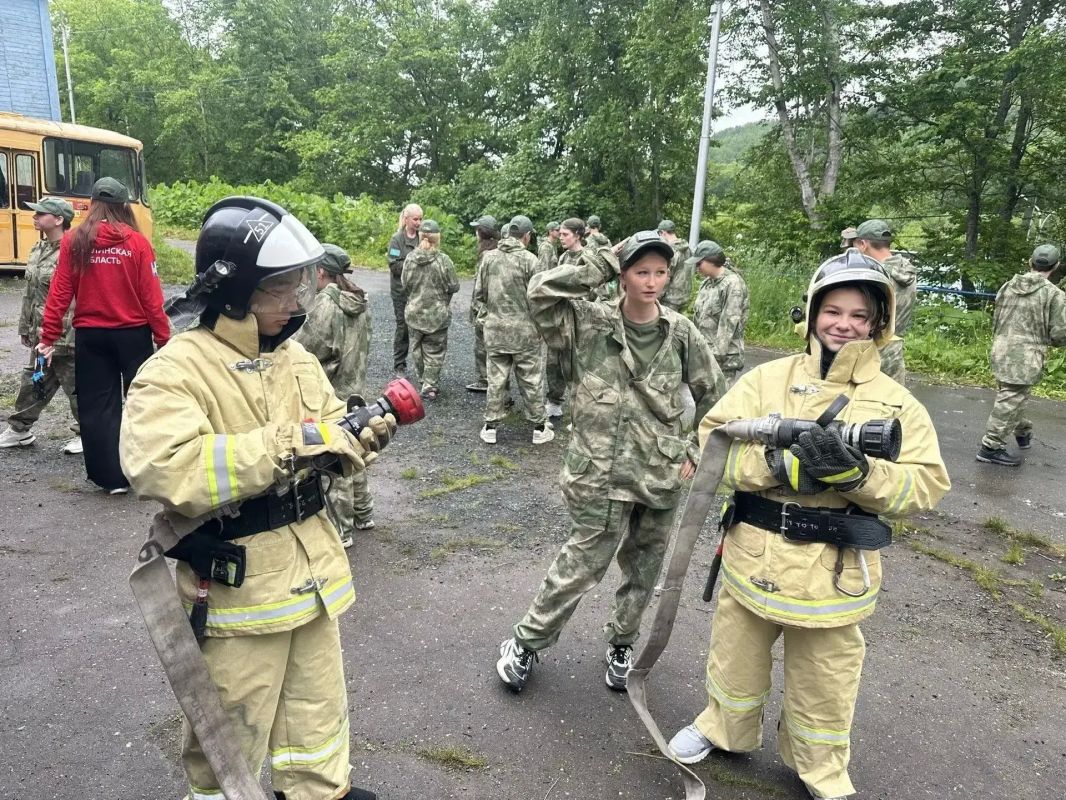 Пожарные посетили детский палаточный лагерь в Анивском районе Пожарные посетили детский палаточный лагерь в Анивском районе