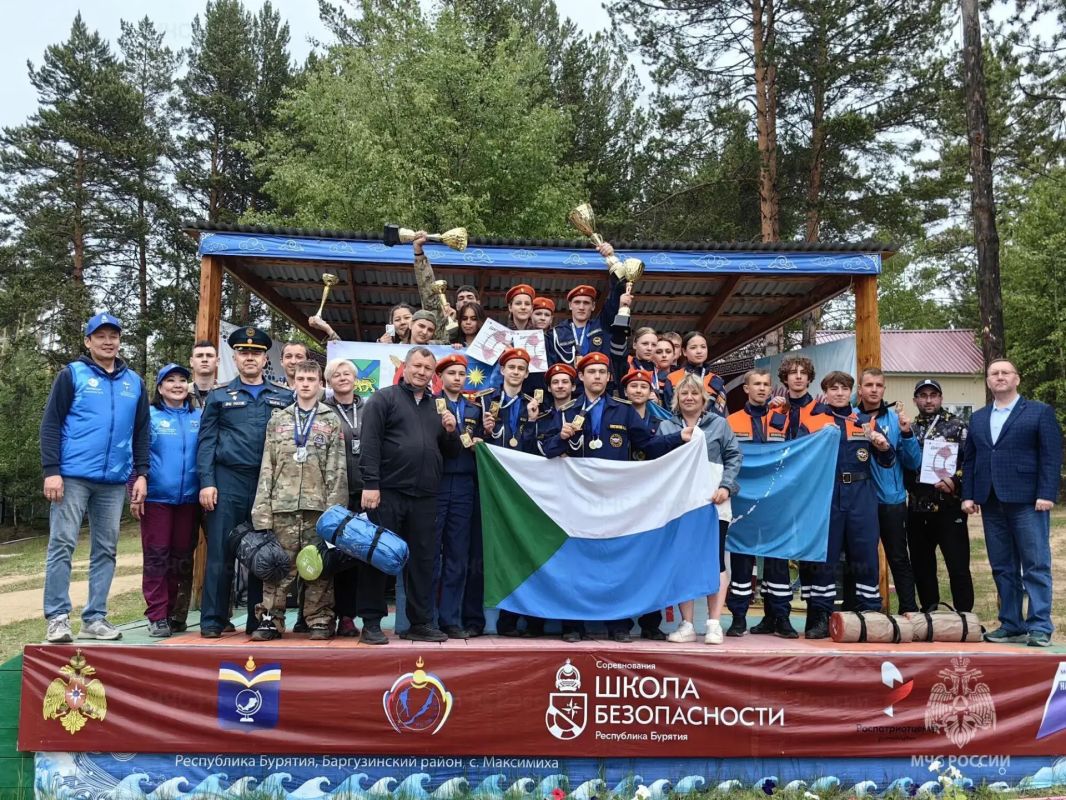 Сахалинские школьники заняли третье место на XXI соревнованиях «Школы безопасности» в Бурятии Сахалинские школьники заняли третье место на XXI соревнованиях «Школы безопасности» в Бурятии