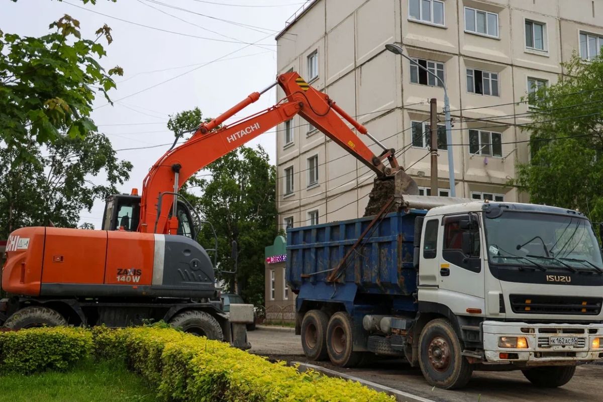 Основной объём работ на участке улицы Комсомольской планируется выполнить к 1 сентября Основной объём работ на участке улицы Комсомольской планируется выполнить к 1 сентября