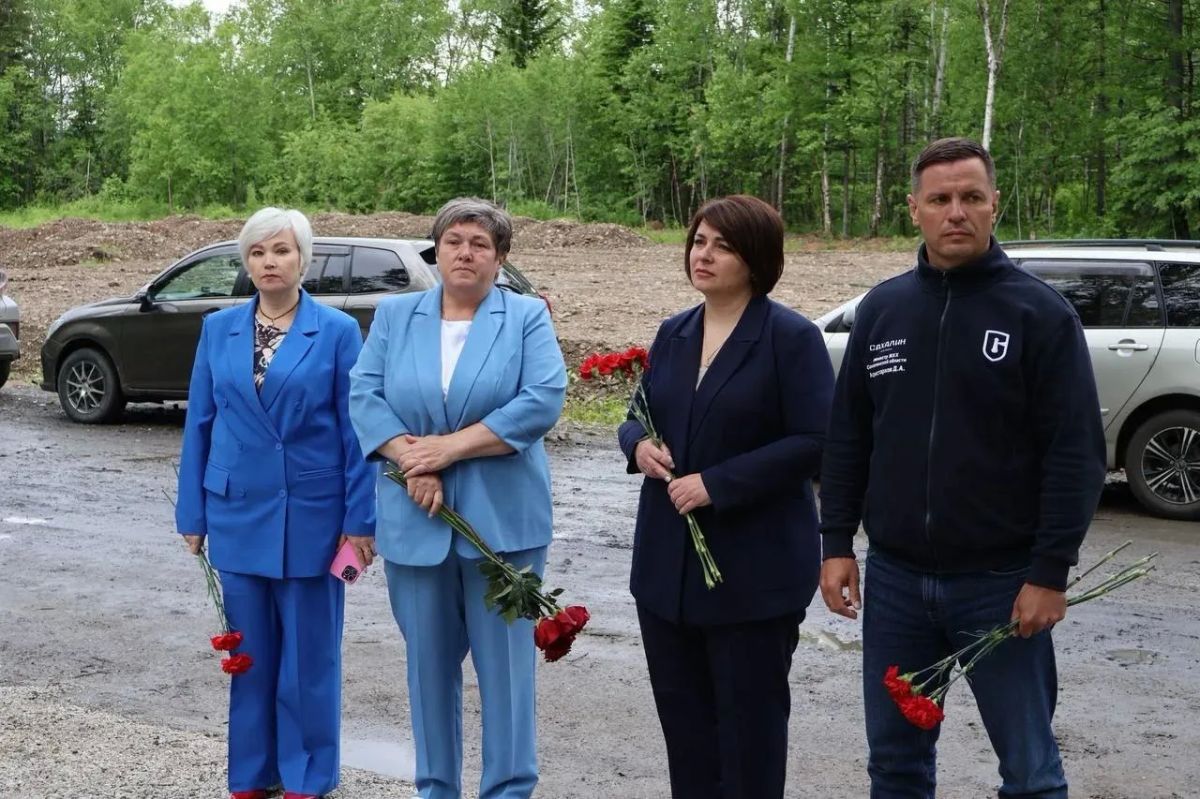 Мемориал погибшим участникам СВО открыли в Смирных Мемориал погибшим участникам СВО открыли в Смирных