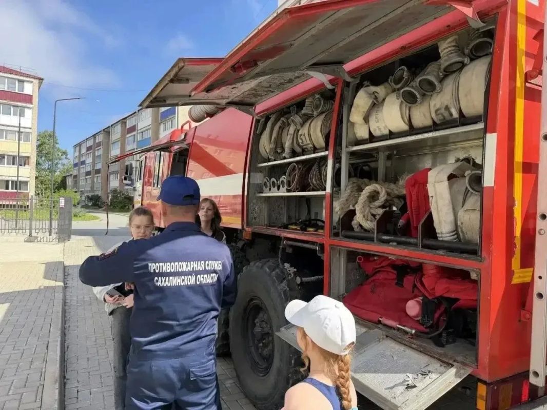 Пожарные провели профилактический рейд в детской школе искусств Пожарные провели профилактический рейд в детской школе искусств