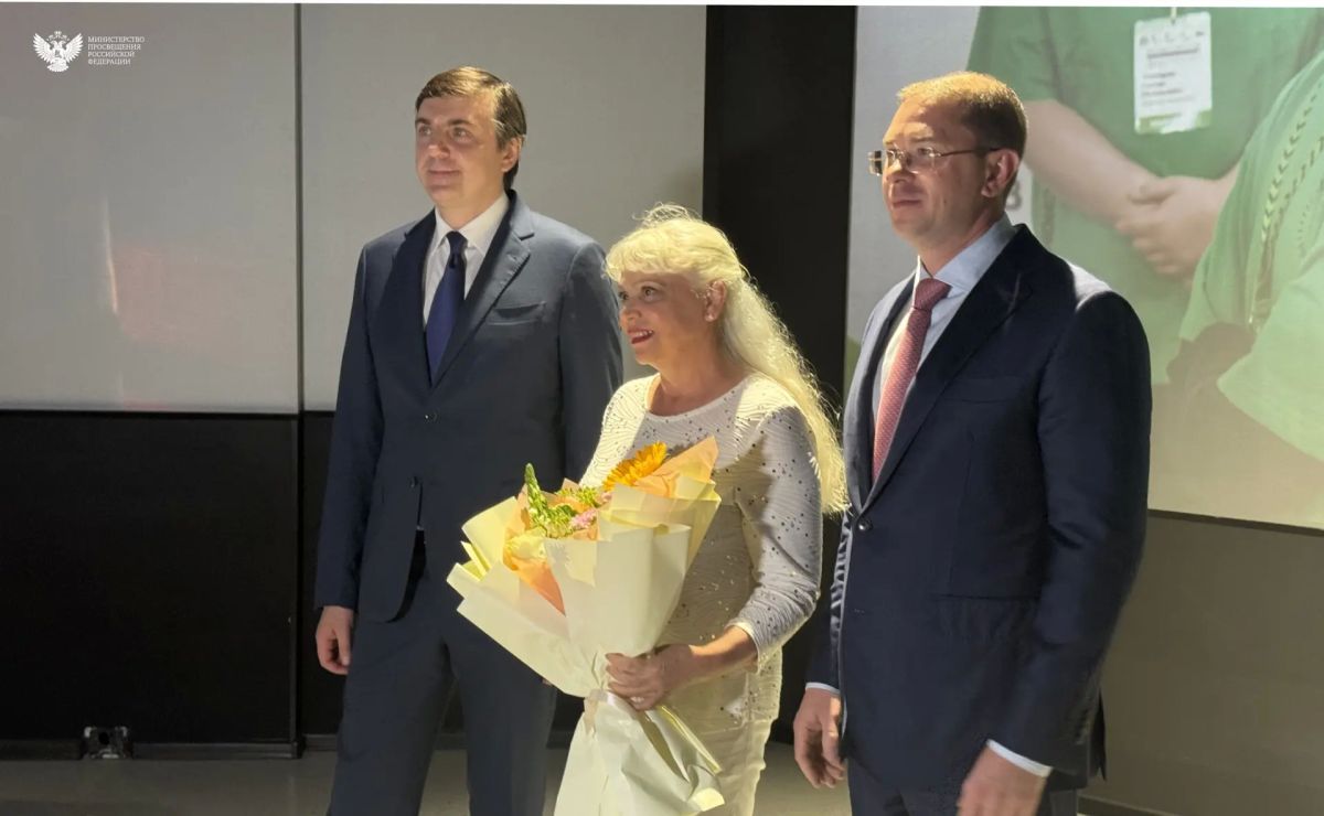 Сергей Кравцов обсудил меры поддержки педагогов на встрече в Южно-Сахалинске Сергей Кравцов обсудил меры поддержки педагогов на встрече в Южно-Сахалинске