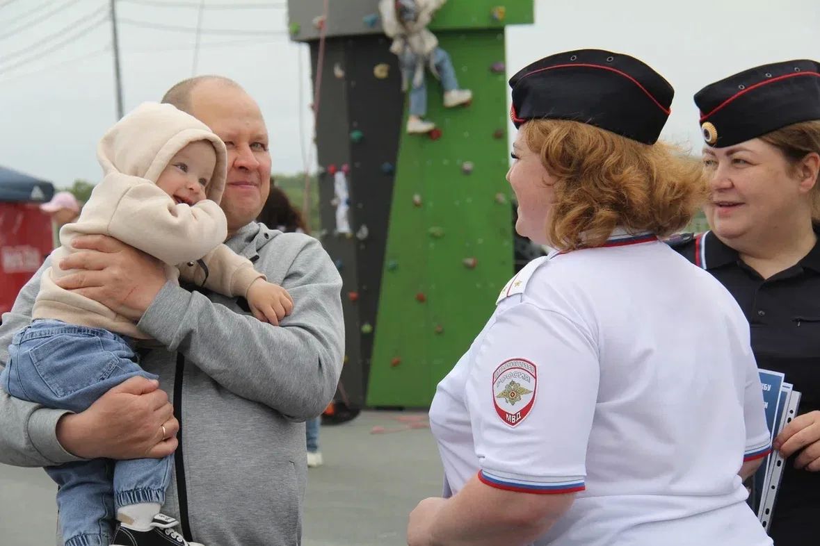 В небе — дроны, на земле — порядок! На территории аэродрома «Пушистый» уже второй день проходит масштабный международный форум беспилотных аппаратов всех сред и фестиваль авиации, музыки и спорта «Крылья Сахалинска» В небе — дроны, на земле — порядок! На территории аэродрома «Пушистый» уже второй день проходит масштабный международный форум беспилотных аппаратов всех сред и фестиваль авиации, музыки и спорта «Крылья Сахалинска»