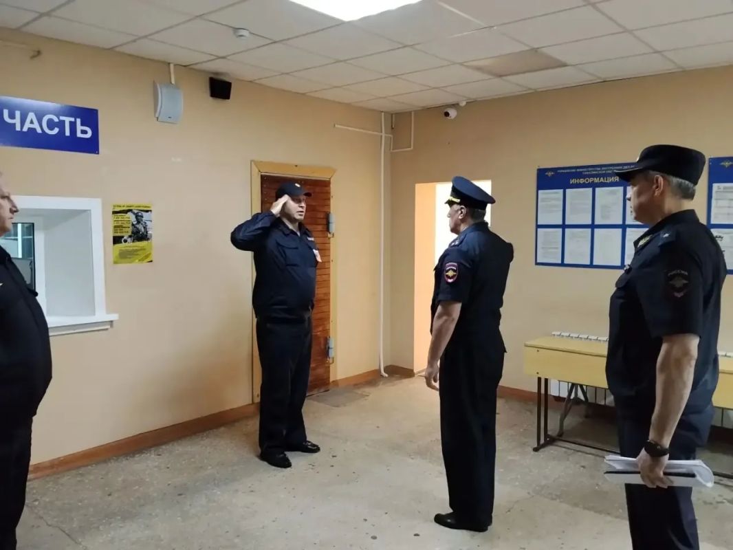 В рабочей серии руководства УМВД России по Сахалинской области очередной точкой визита стал ОМВД России «Смирныховский» В рабочей серии руководства УМВД России по Сахалинской области очередной точкой визита стал ОМВД России «Смирныховский»