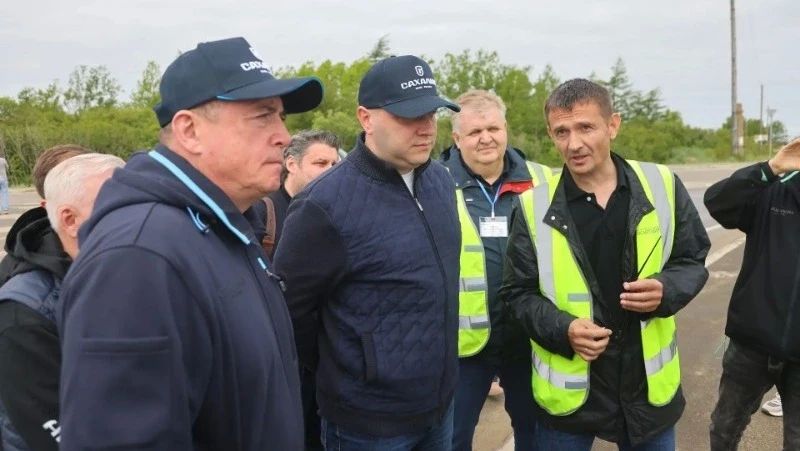 Валерий Лимаренко проверил ход капремонта трассы Южно-Сахалинск – Оха
