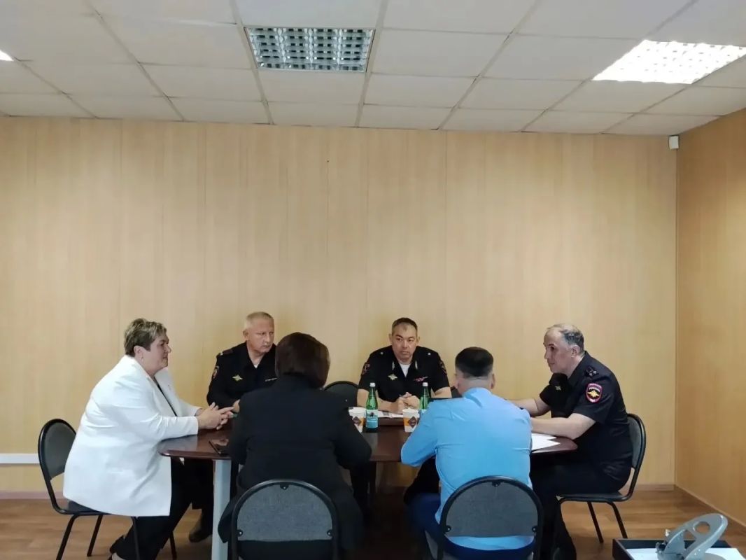 В рабочей серии руководства УМВД России по Сахалинской области очередной точкой визита стал ОМВД России «Смирныховский» В рабочей серии руководства УМВД России по Сахалинской области очередной точкой визита стал ОМВД России «Смирныховский»