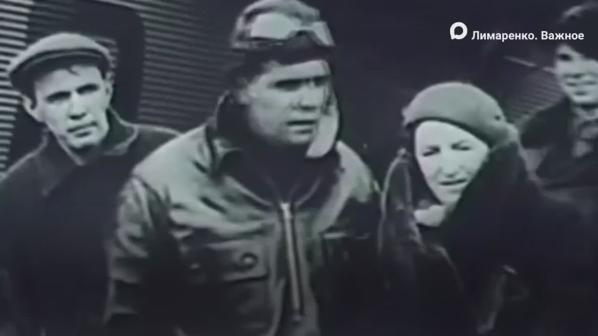 В аэропорту Охи торжественно открыли бюст легендарного летчика Михаила Водопьянова