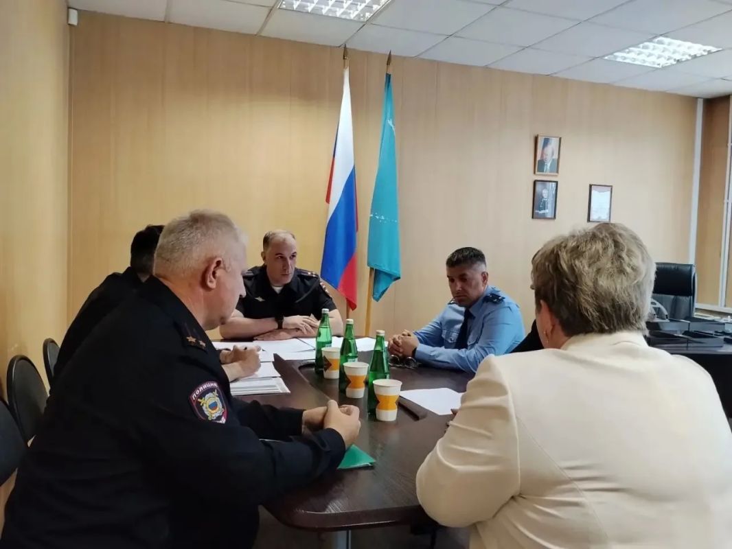 В рабочей серии руководства УМВД России по Сахалинской области очередной точкой визита стал ОМВД России «Смирныховский» В рабочей серии руководства УМВД России по Сахалинской области очередной точкой визита стал ОМВД России «Смирныховский»