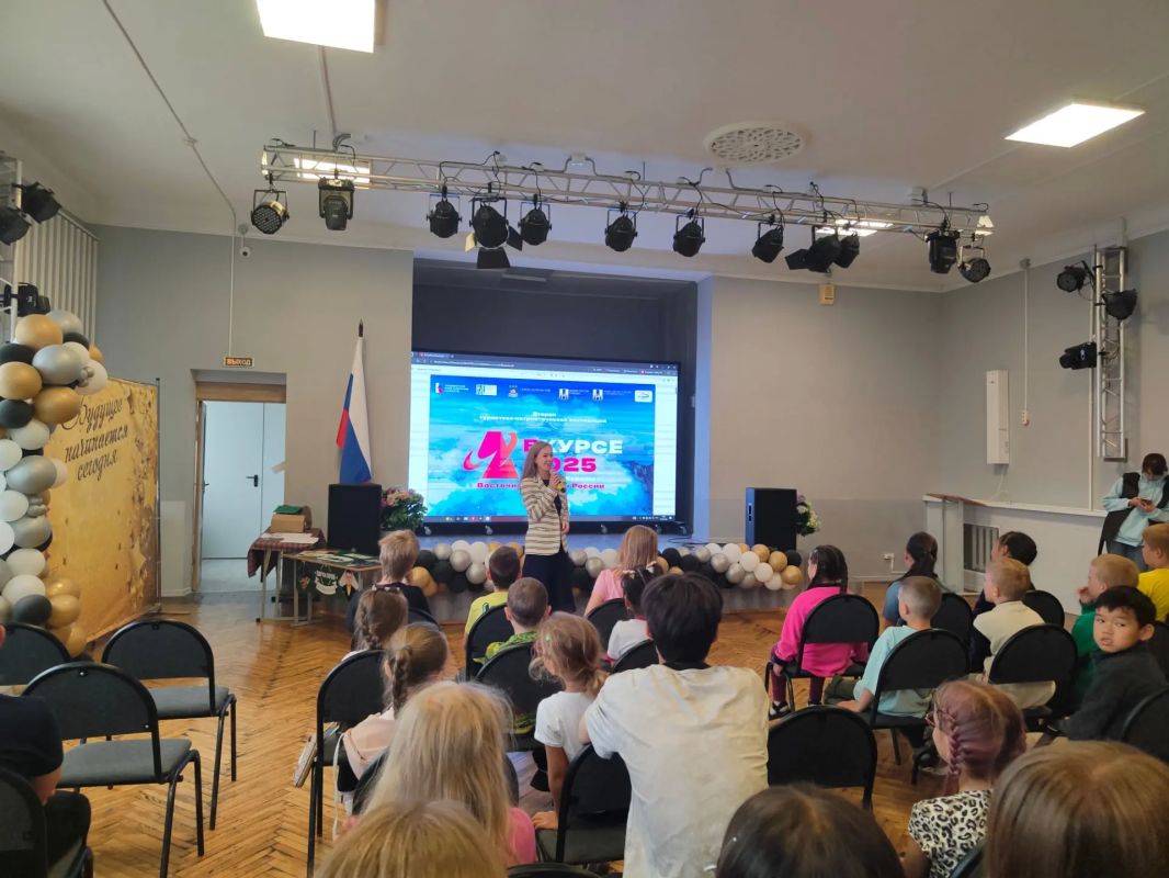В школе № 23 Южно-Сахалинска состоялась просветительская встреча в рамках туристско-краеведческого проекта — экспедиции «В курсе», направленная на патриотическое и культурное восприятие молодого поколения