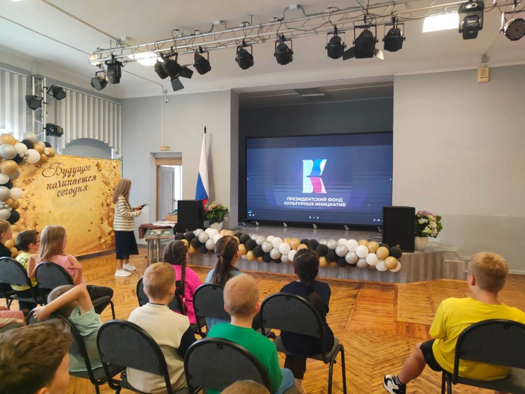 В школе № 23 Южно-Сахалинска состоялась просветительская встреча в рамках туристско-краеведческого проекта — экспедиции «В курсе», направленная на патриотическое и культурное восприятие молодого поколения В школе № 23 Южно-Сахалинска состоялась просветительская встреча в рамках туристско-краеведческого проекта — экспедиции «В курсе», направленная на патриотическое и культурное восприятие молодого поколения