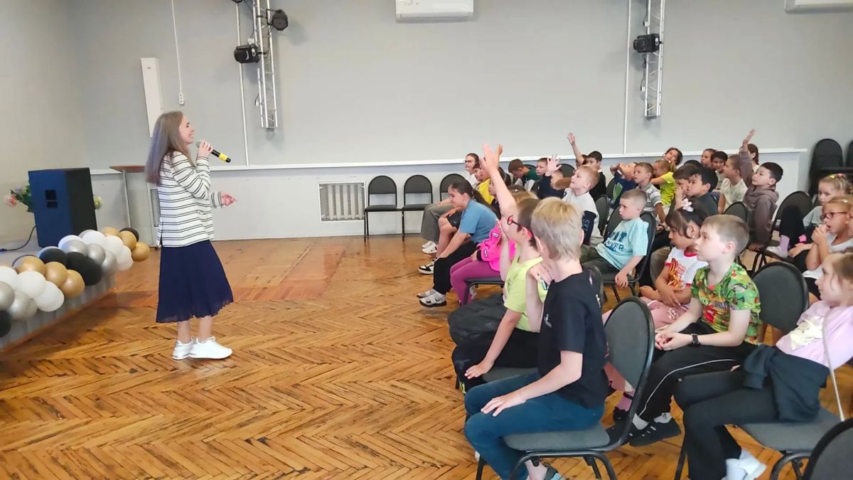В школе № 23 Южно-Сахалинска состоялась просветительская встреча в рамках туристско-краеведческого проекта — экспедиции «В курсе», направленная на патриотическое и культурное восприятие молодого поколения В школе № 23 Южно-Сахалинска состоялась просветительская встреча в рамках туристско-краеведческого проекта — экспедиции «В курсе», направленная на патриотическое и культурное восприятие молодого поколения