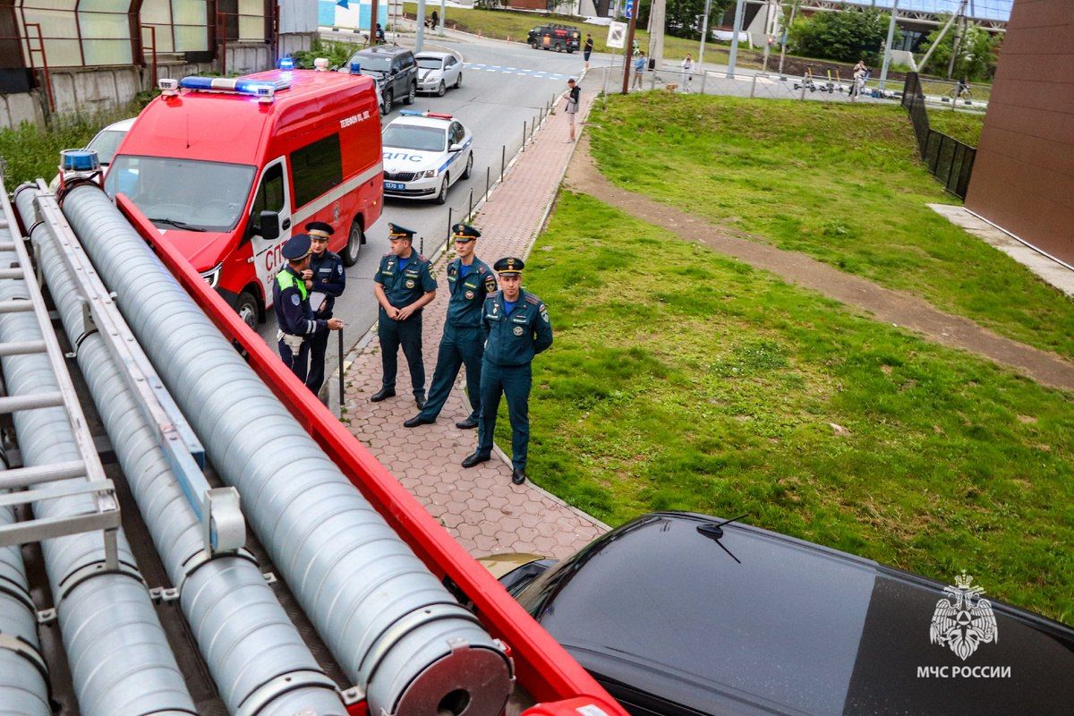 Во дворах "Аралии" припаркованные авто прорядили с эвакуатором Во дворах "Аралии" припаркованные авто прорядили с эвакуатором